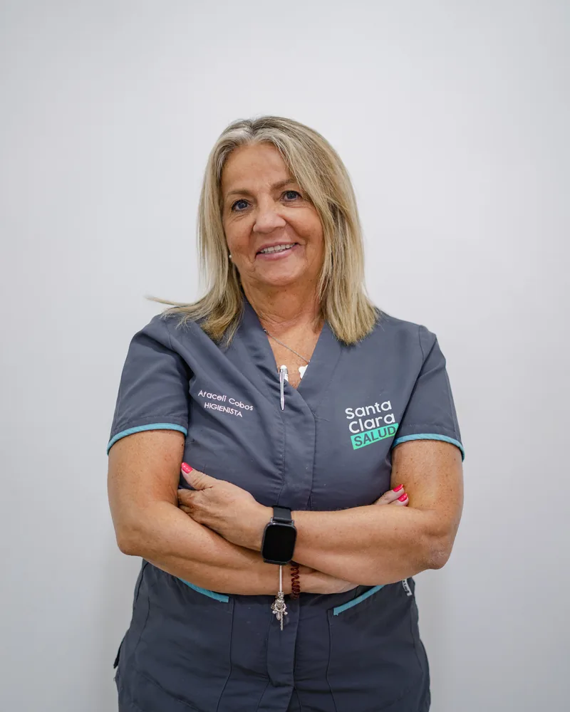 Araceli Cobos Illescas, higienista dental en Santa Clara Salud Dental (Sevilla)