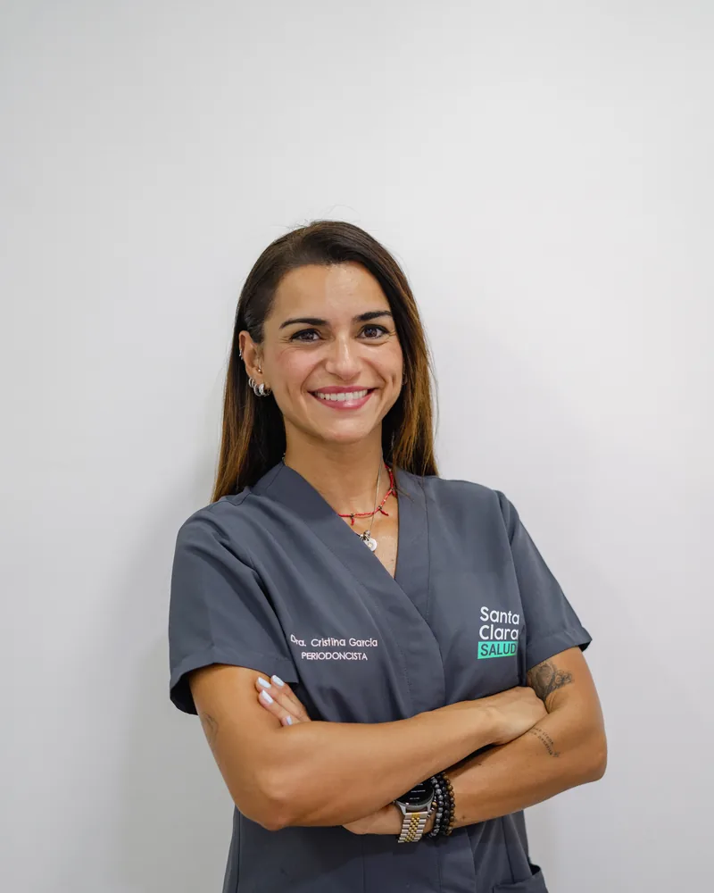 Dra. Cristina García Tena, cirujana y periodoncista en Santa Clara Salud Dental (Sevilla)